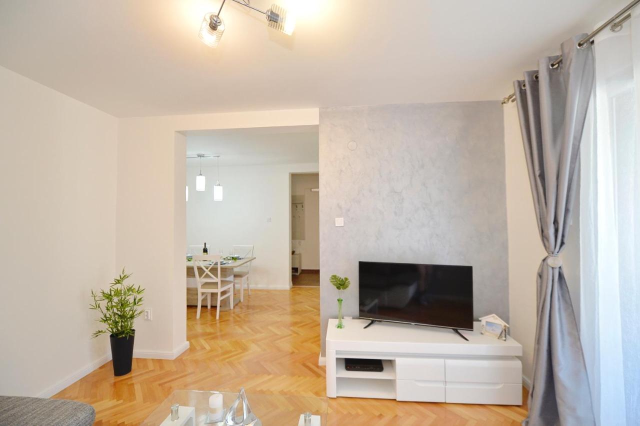 Unico Apartman โกตอร์ ภายนอก รูปภาพ